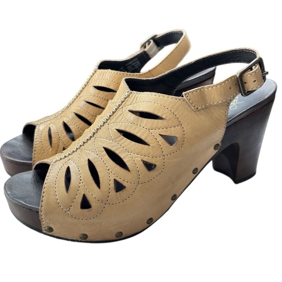Dansko Rowena Beige Leather Slingback Pumps Shoe Size EU 42 US 11 / 11.5 Sandals - Picture 1 of 13